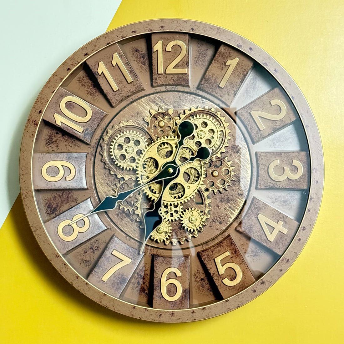 Vintage Gear Numerical Clock