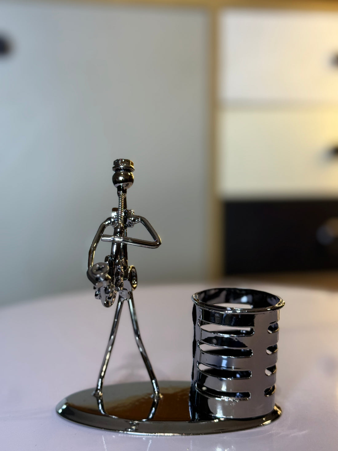 Music Man Pen Stand