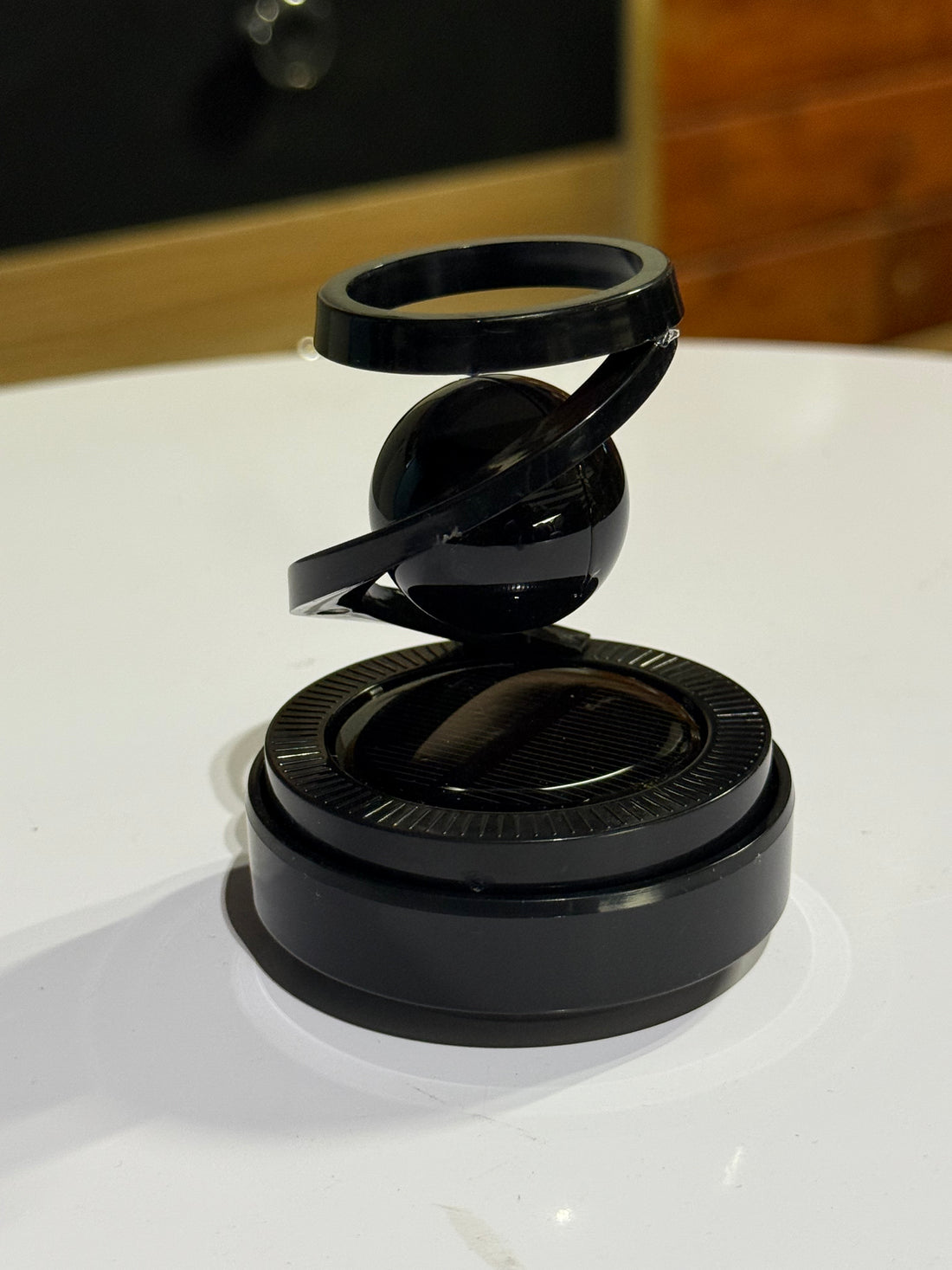 Black Solar Moving Illusion Car Perfume