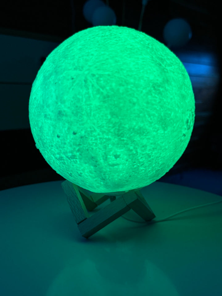3D Printed Colourful Moon Lamp
