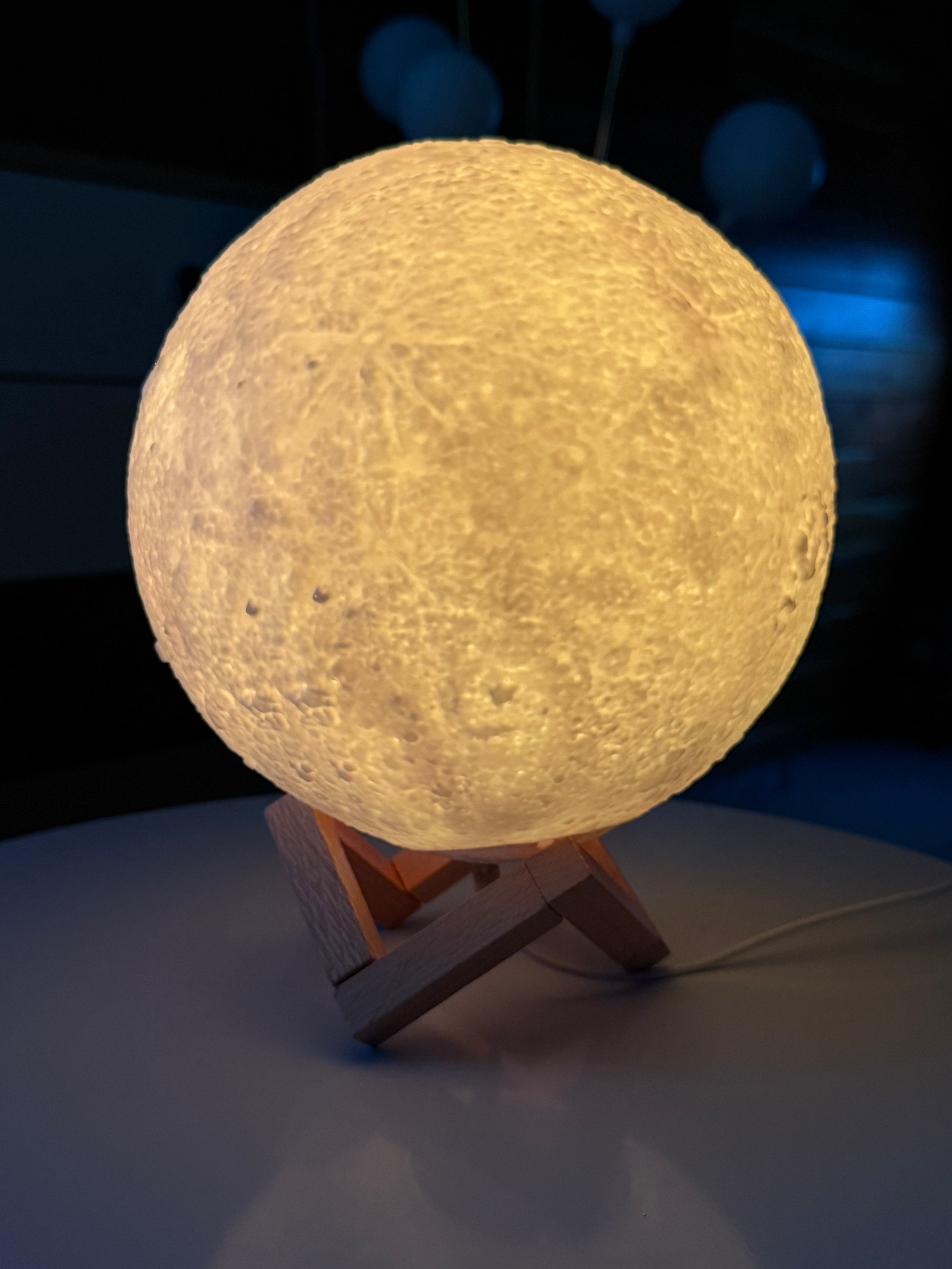 3D Printed Colourful Moon Lamp