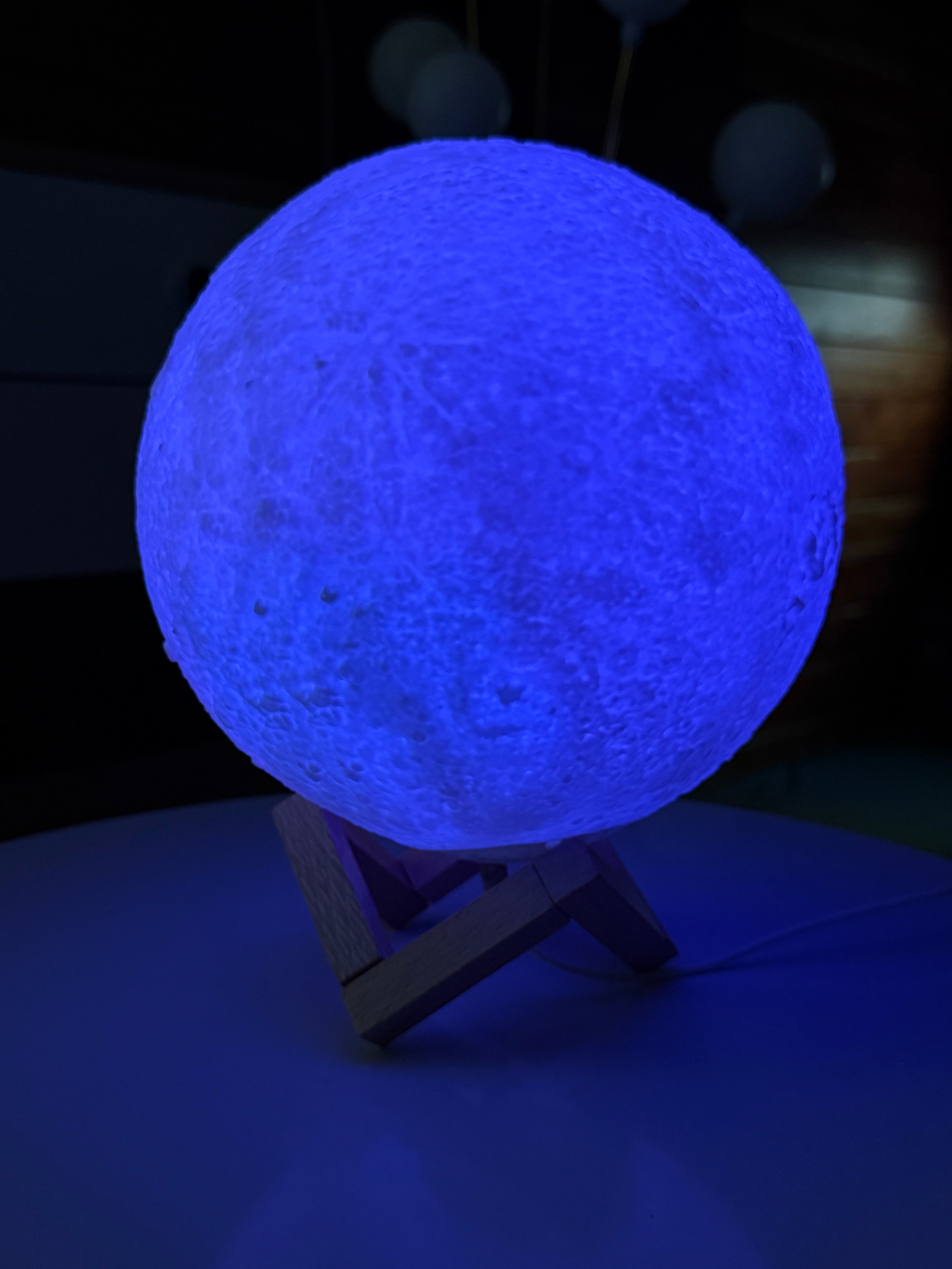 3D Printed Colourful Moon Lamp