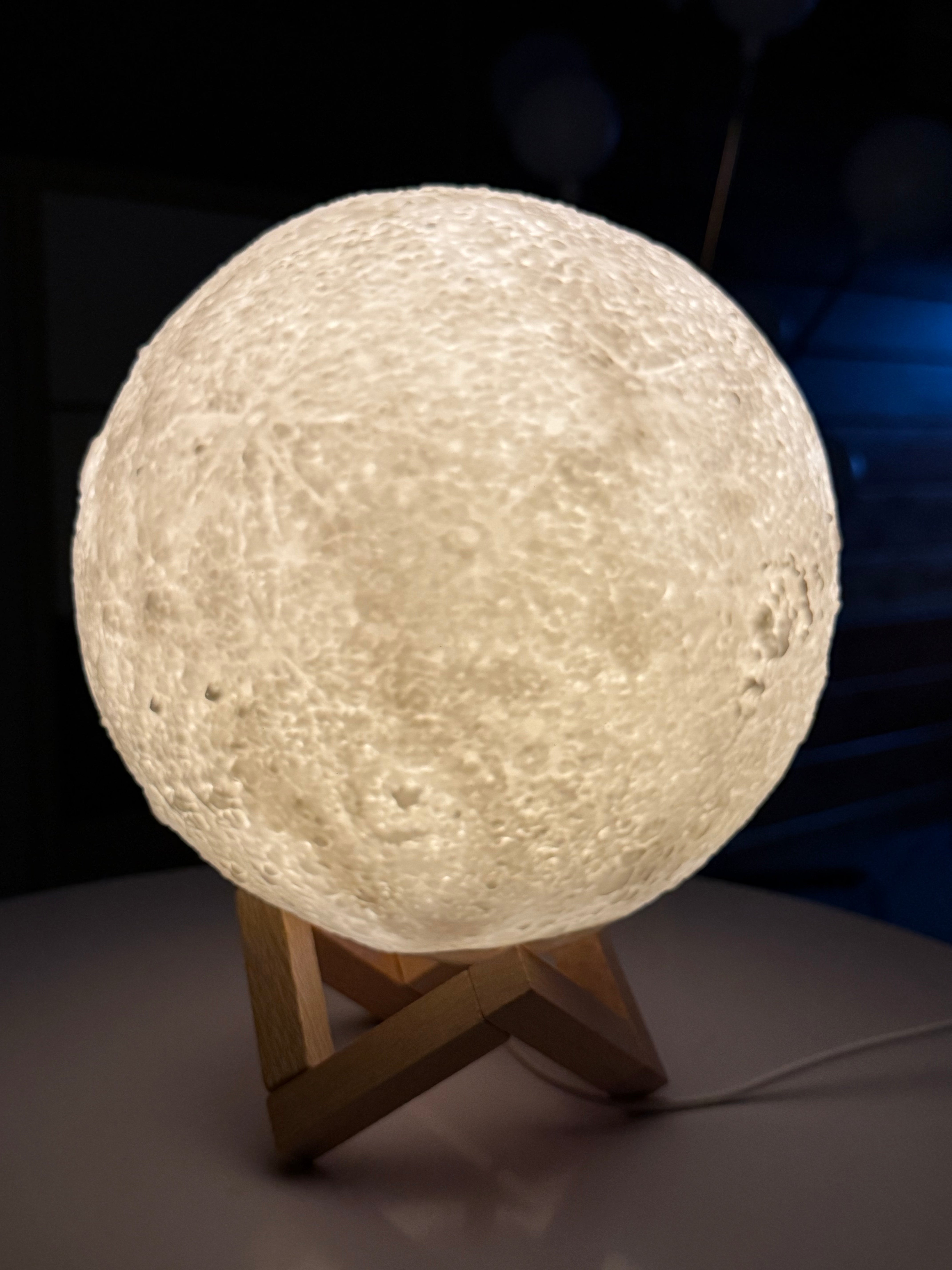 3D Printed Colourful Moon Lamp