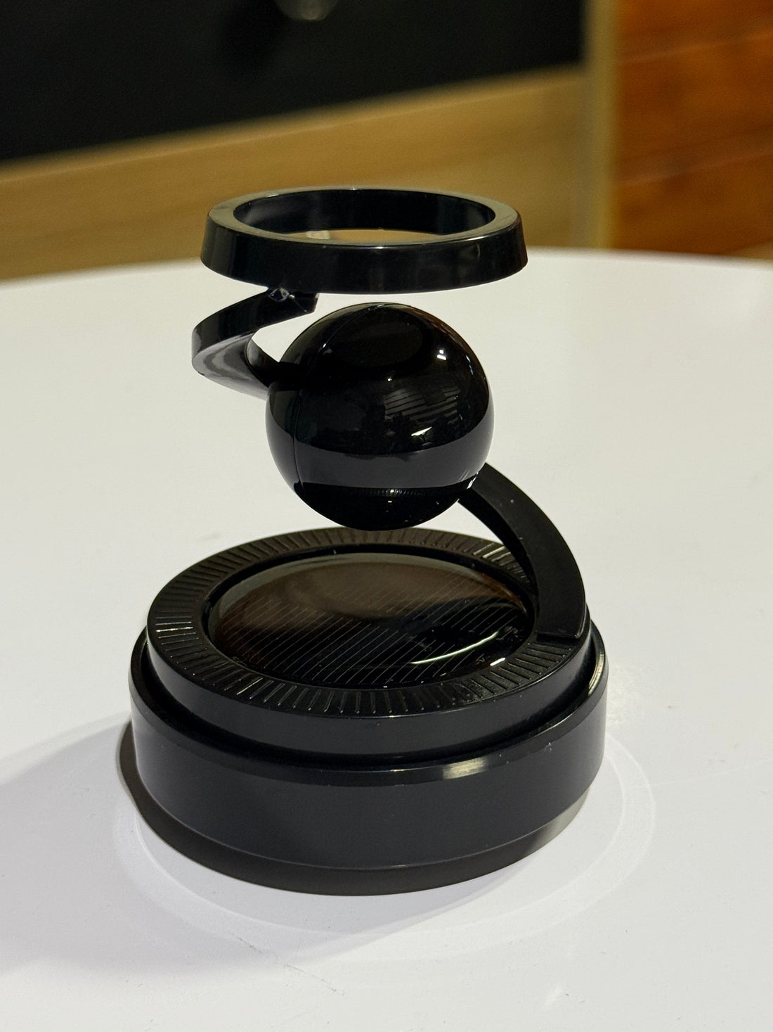 Black Solar Moving Illusion Car Perfume